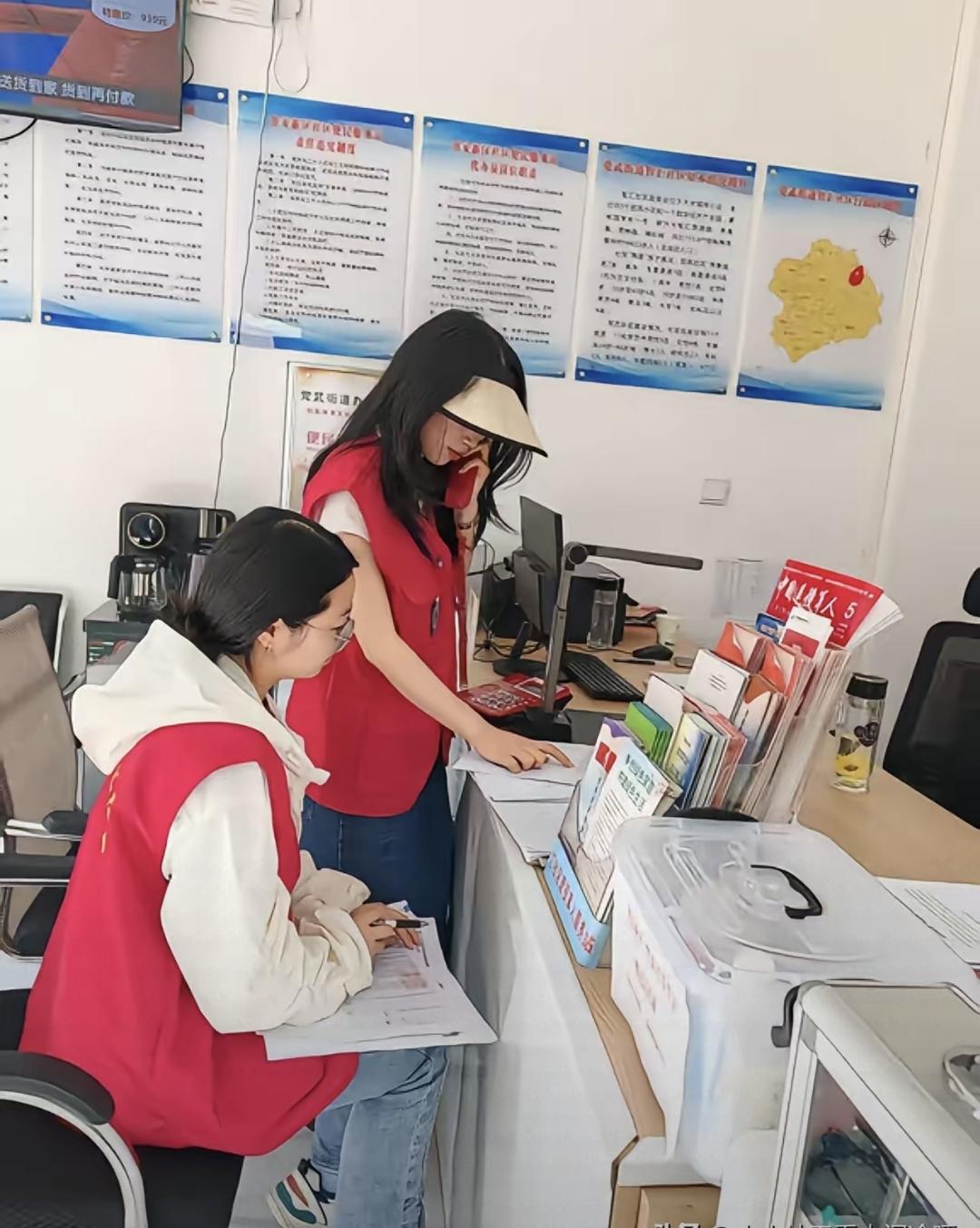 我在社区工作几年了，发现这活真不好干。有户人家三套房还闹着要低保，问啥都不说，就