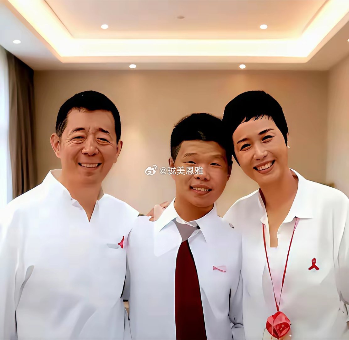马思纯和表弟也不像啊，到底是顾长卫导演的基金强大啊