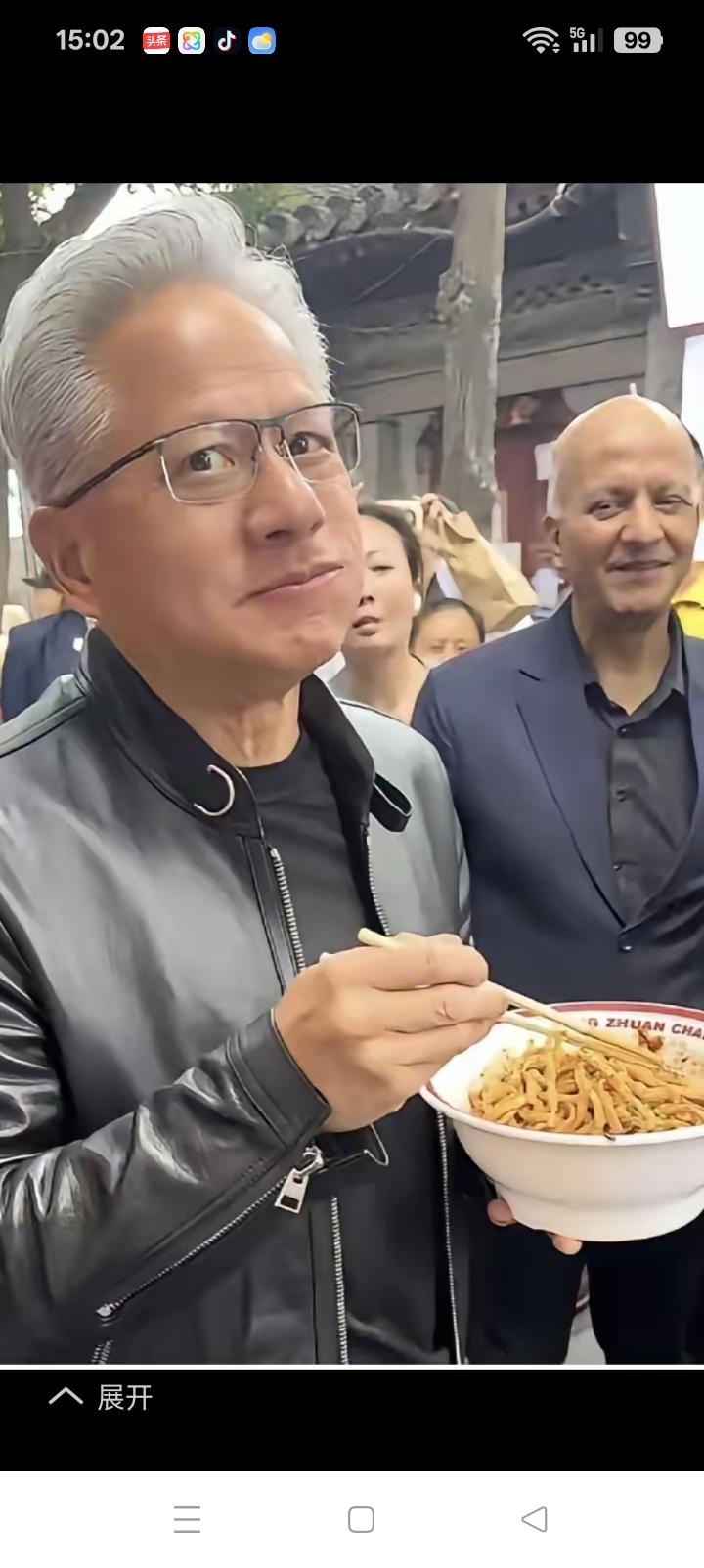 黄仁勋不回去你以为他玩呢？再不卖芯片就完了。仓库里积压如山，3纳米谁要啊？7