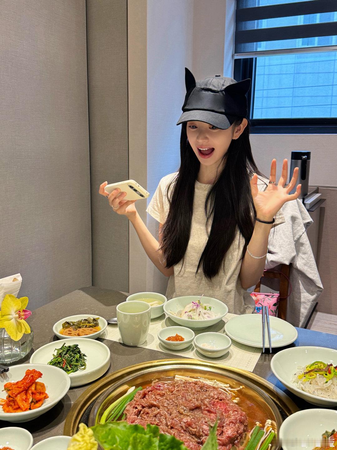 ꜀(^..^꜀)꜆੭用猫猫之名过一天：蹭蹭温柔，偷懒打盹，把琐碎都变成软乎乎时光～#田曦薇##田曦薇