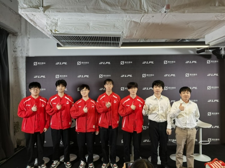 能继续黑下去吗? Monki: 打iG感觉没什么挑战 轮到我们教育他们了