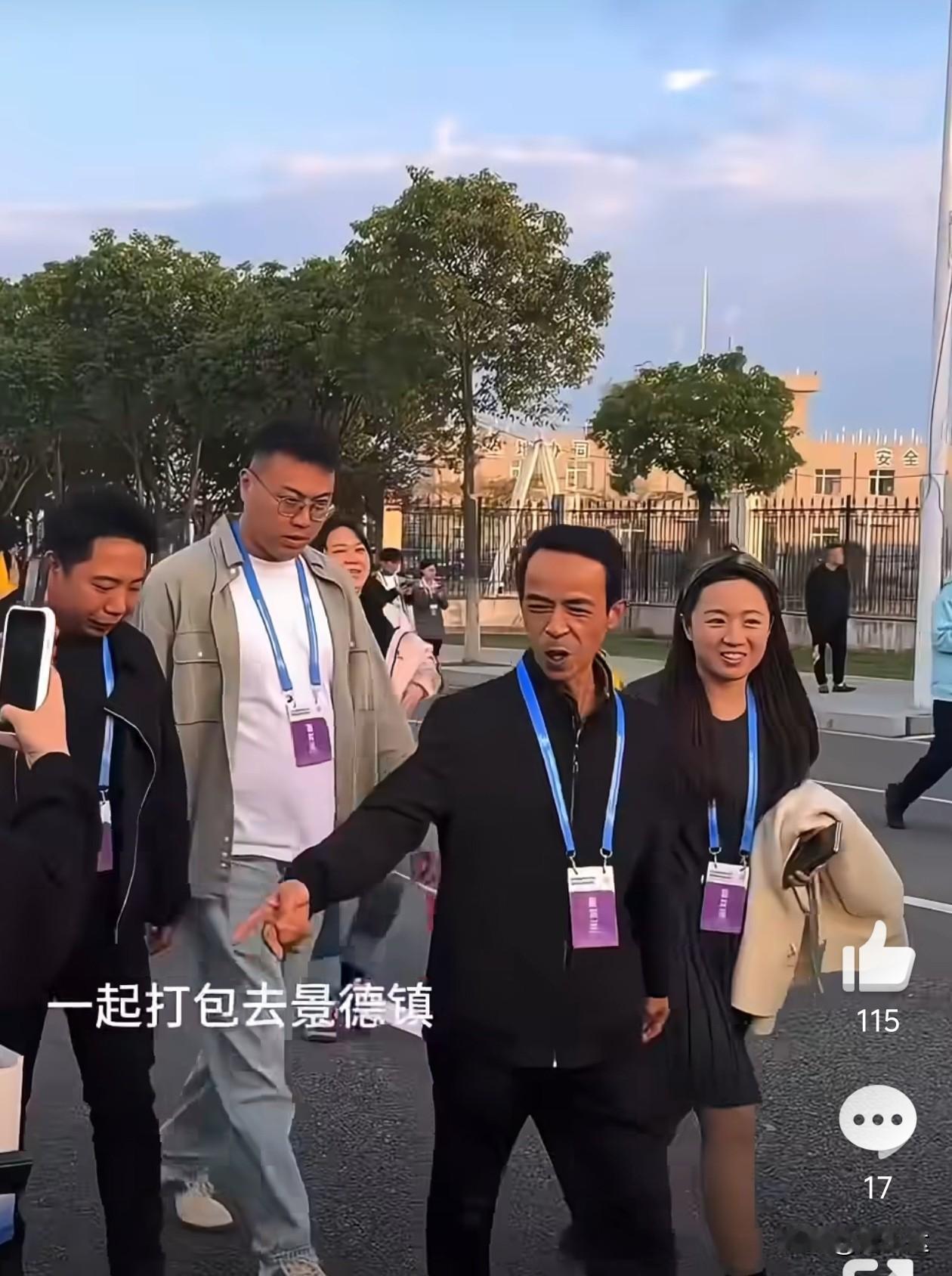 一觉醒来，鸡排哥的鸡排还在油锅里热乎呢，但是鸡排哥的人气差不多快凉了，归