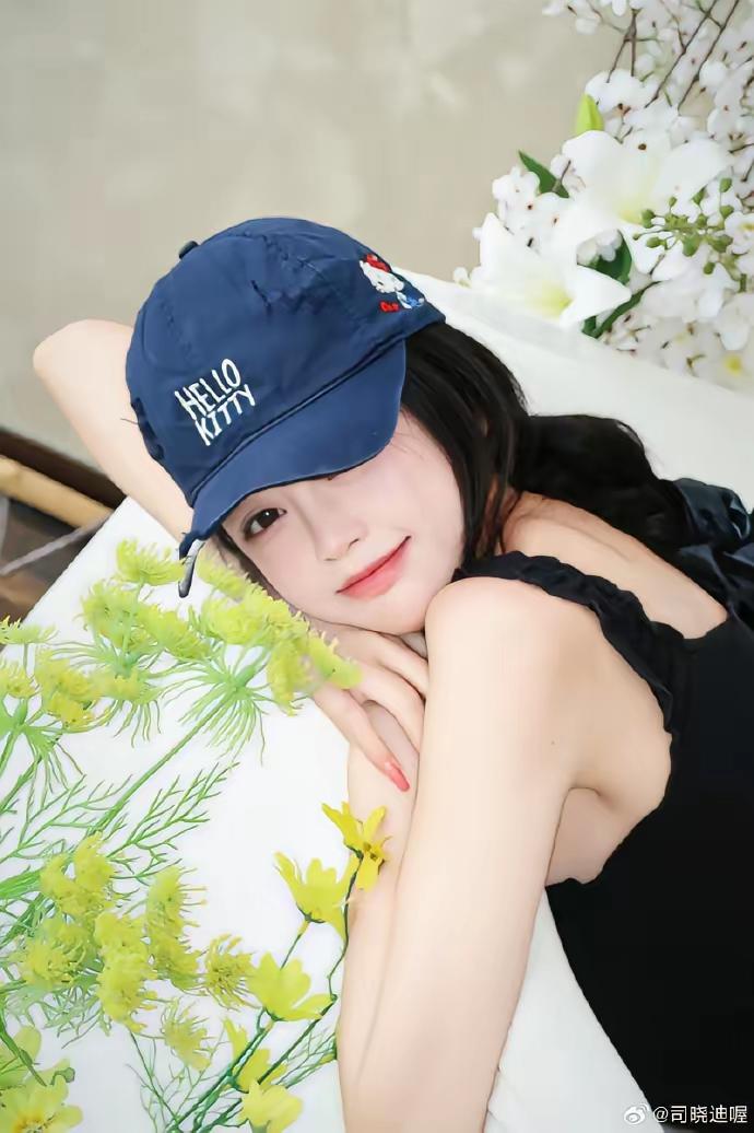 瓜主爆司晓迪集邮的真相男艺人怕恋爱会塌，就在身边人里头找（看图三），刚好有些