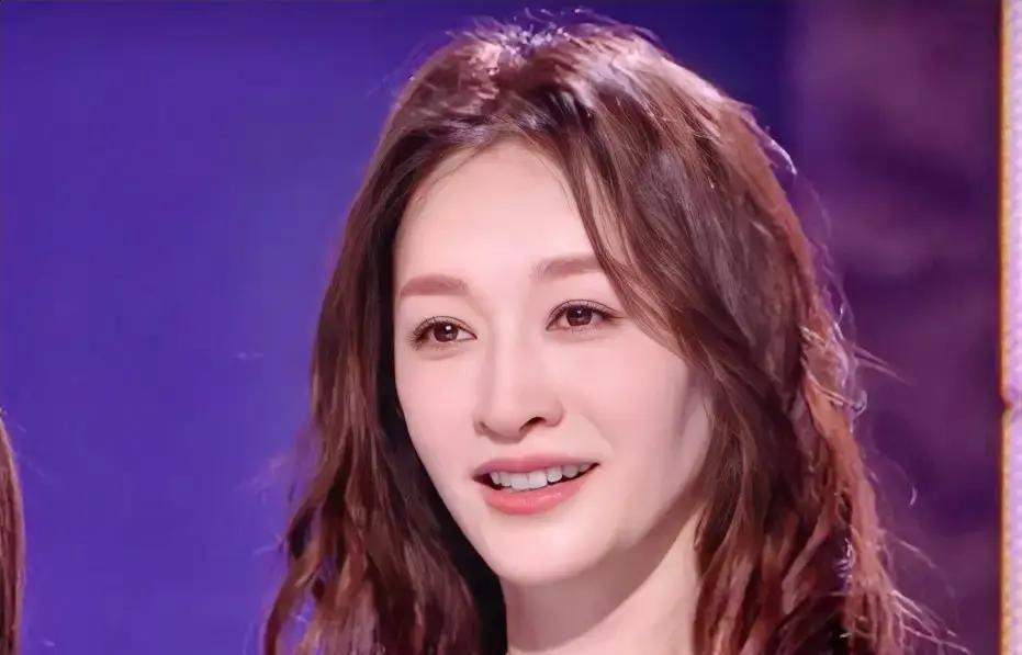 李小冉拒选万千惠，反手牵起王濛唐艺昕？这波操作藏着多少小心思！看《乘风破浪》组