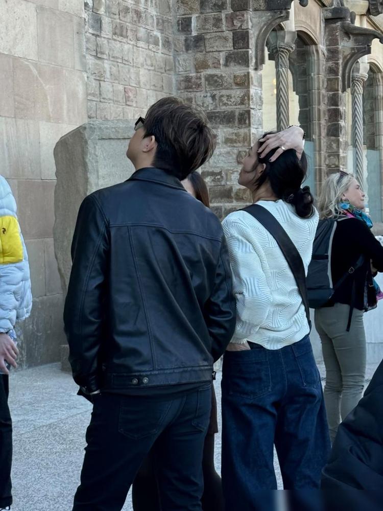 都以为张钧甯是下嫁，没人看懂她这步棋的狠辣。大众还在计算她43岁的年龄，操心