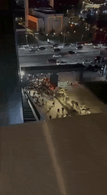 目前，土耳其伊斯坦布尔正在爆发大规模抗议埃尔多安的示威活动。据报道，土耳其全国各