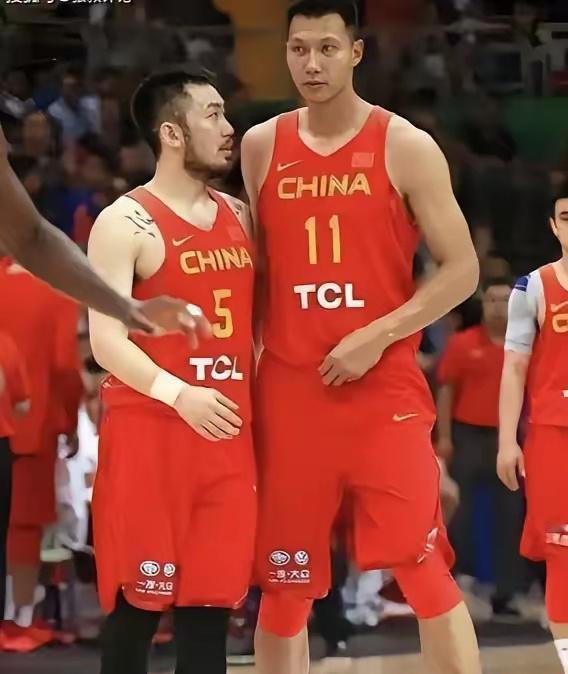 实际上，中国男篮的水平自从易建联当老大后实力就不行了，靠主场优势勉强和伊朗五五开