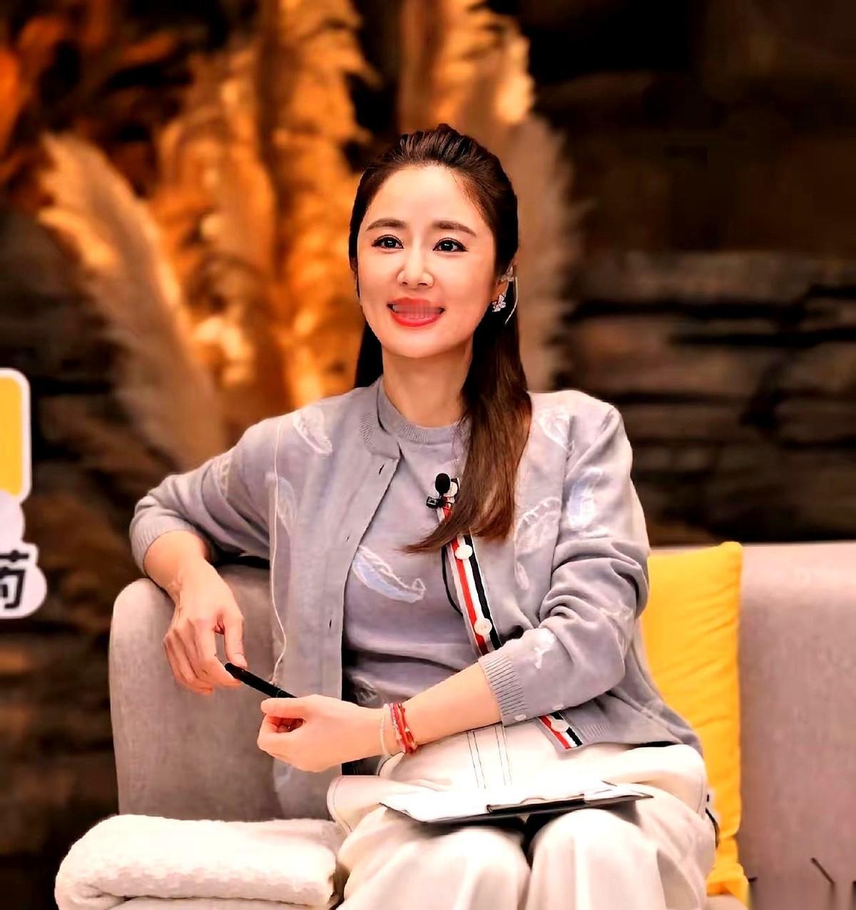 “我是你的司机吗？”就这一句话，霍建华在开车时，扭头对他老婆林心如说的。扎不