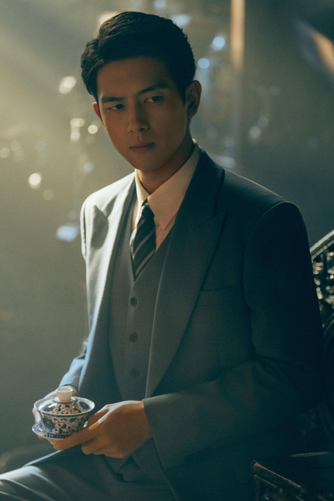 李现不愧是19年就让我心动的男人19年，李现凭借独特的气质和精湛演技，在我心里种