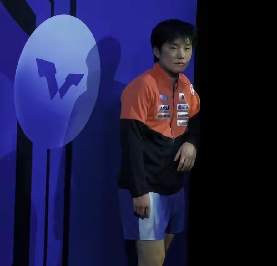 张本智和伦敦赛委屈的表情让人心生怜悯，他确实挫折太多张本智和伦敦赛失利，