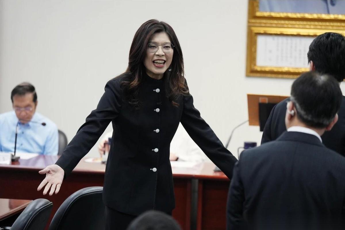 大陆不再口头警告，开始精准出手敲打“台独”分子。这事发生在那个整天叫嚣着要“抗中
