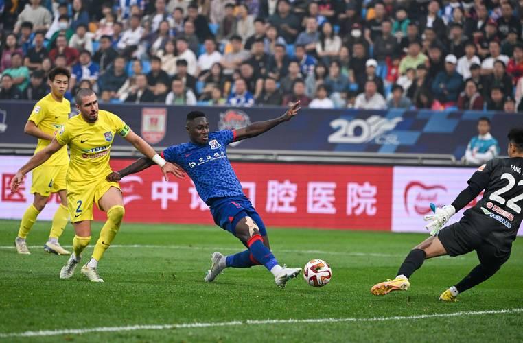 申花夺冠悬了，于根伟放话最后一轮当决战。早在天津队轮换踢上港时，申花球迷就质疑