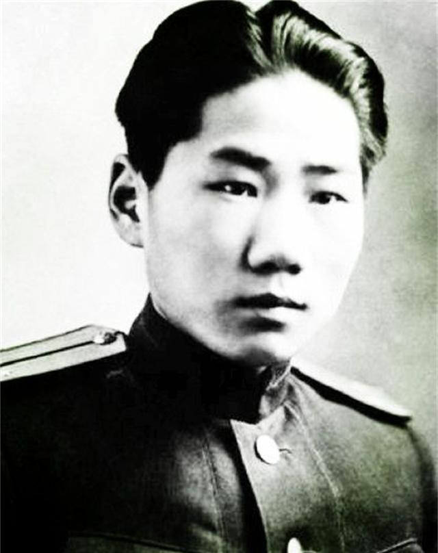 1950年深秋的台北官邸，宋美龄递来的电报让蒋介石捏碎了手中的玻璃杯。毛岸英