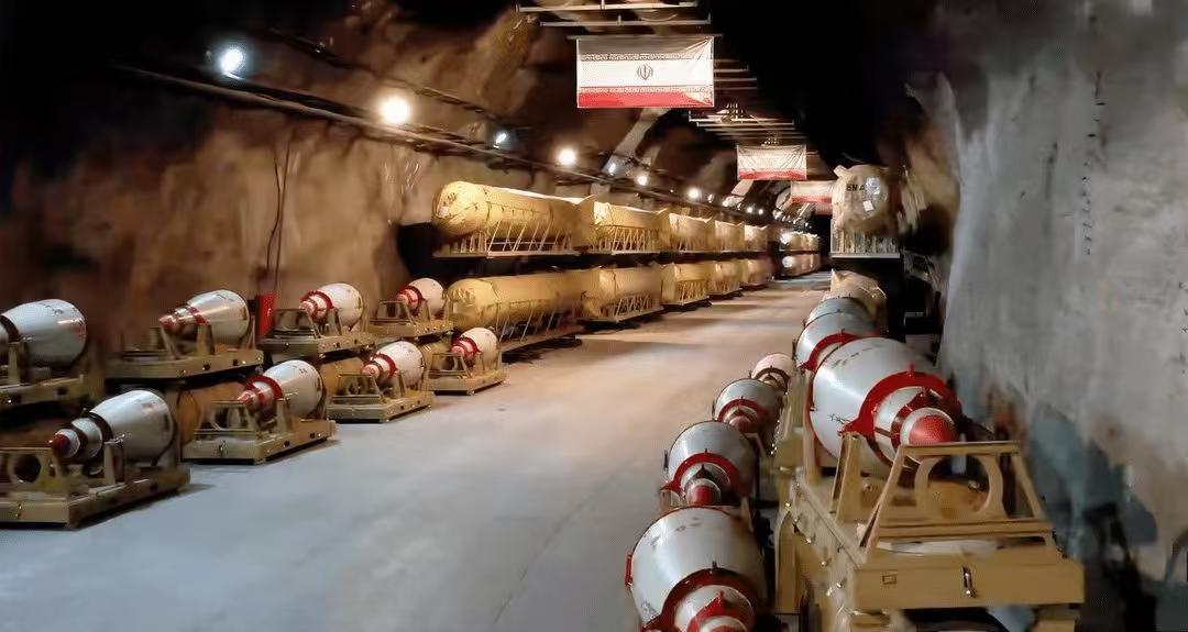 伊朗最大的杀手锏就是导弹，但伊朗到底有多少导弹，谁也不知道。美国之所以举棋不定，