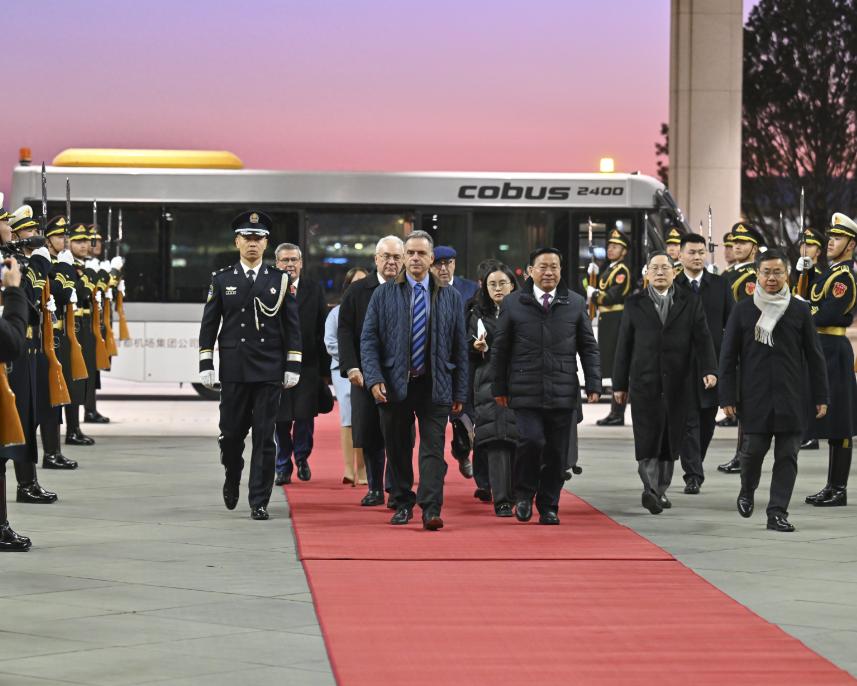 7天！全套“中国方案”大采购！ 跨越30度温差的北京停机坪，奥尔西一身休