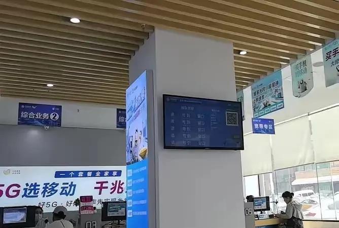 谁能想到！曾经稳坐通信头把交椅的中国移动，最近也犯起了愁。以前大家都觉得移动“财