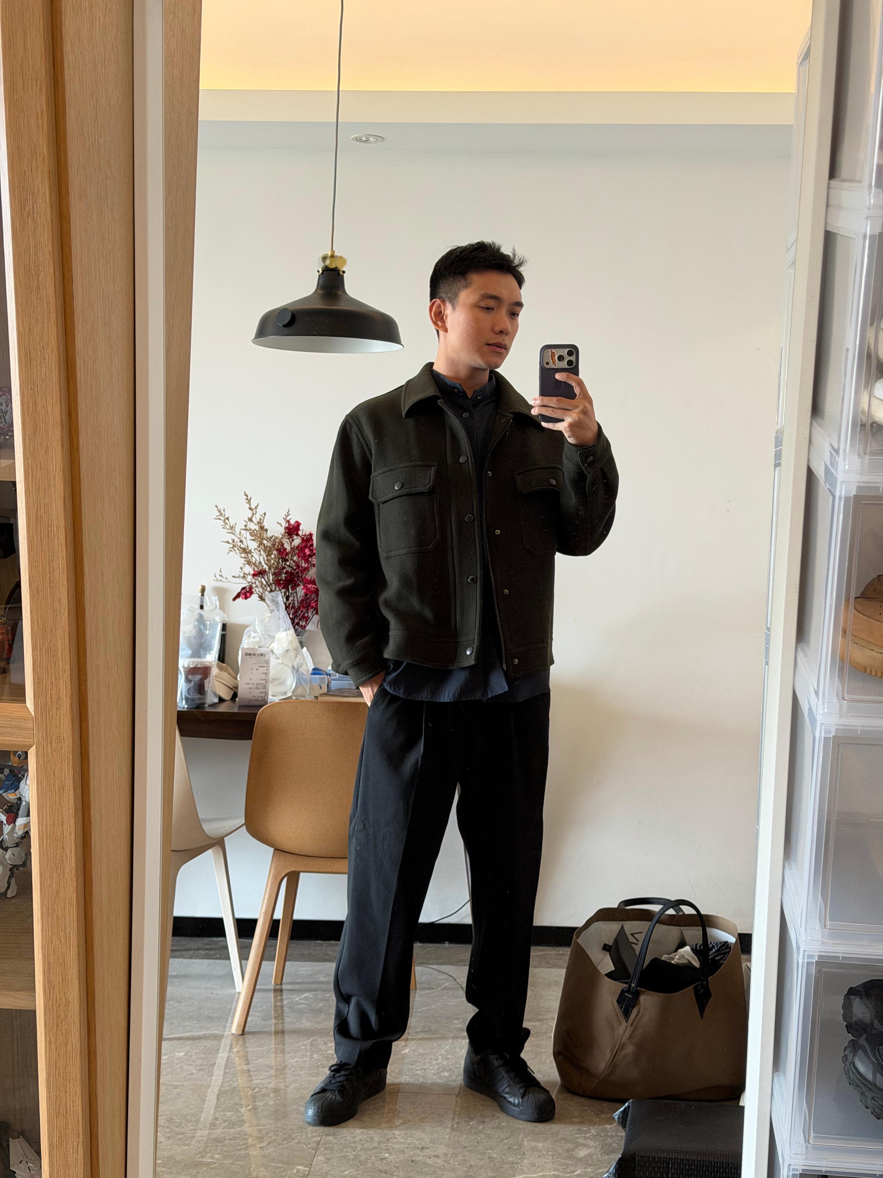 这两天车展了，要穿的人模人样一点，出来营业