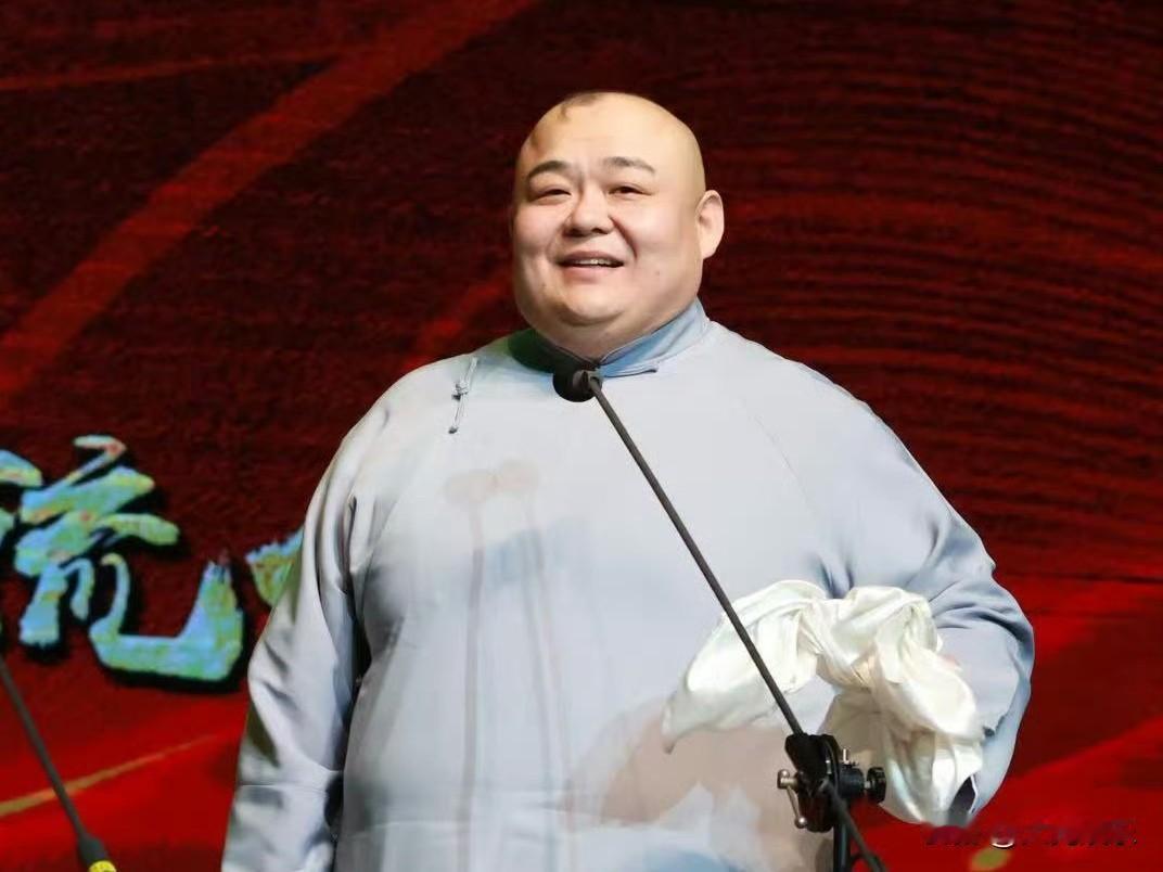 郭德纲徒弟杨鹤通夸赞曹云金，网友纷纷表示：说得好！近日，德云社相声演员杨鹤通