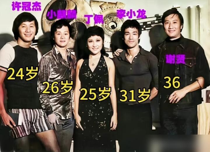 一张1973年的老照片，最近又被翻了出来。李小龙和谢贤。很多人盯着身高看。