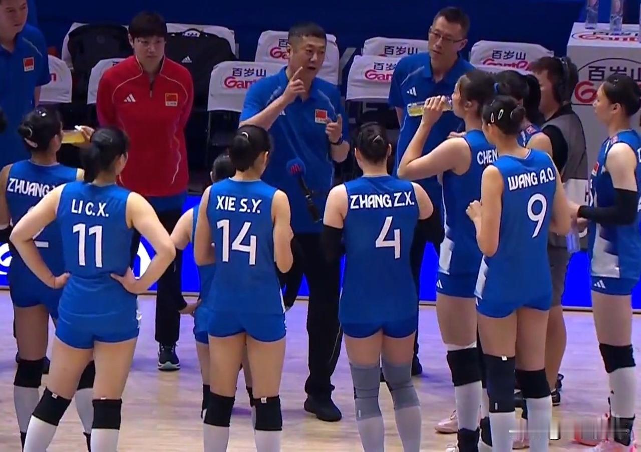 20:25、20:25、24:26，世界女排联赛南京站，年轻的中国女排0:3