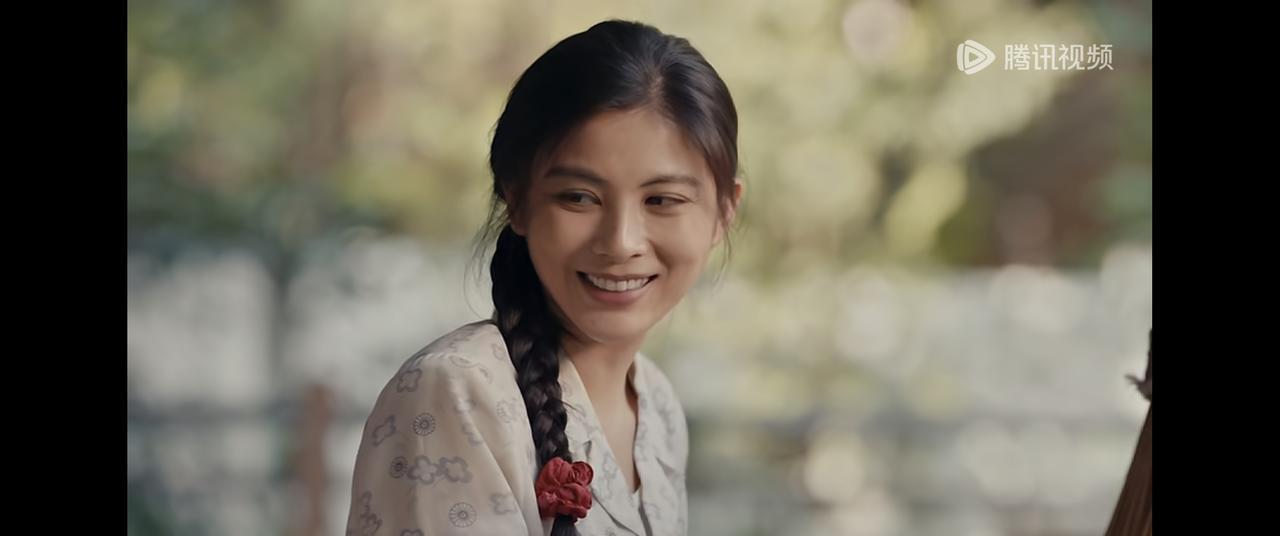 央视热播剧，靠2亿社恐的“尴尬”引爆流量！这剧算是把年轻人玩明白了。《小城大