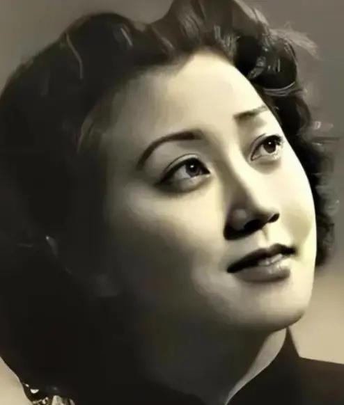 2012年，蒋英在北京逝世，人们为她举行了隆重的葬礼，她的遗体上覆盖着鲜红的党旗