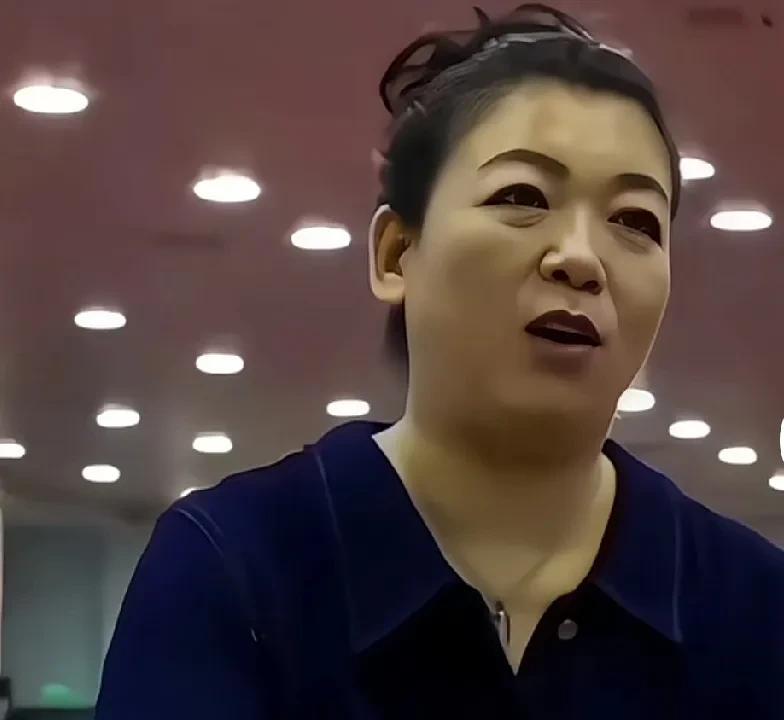 莎莎妈妈说:孙颖莎是比较好强的孩子，自己承受很多困难和压力，在疲惫、累、委屈的时