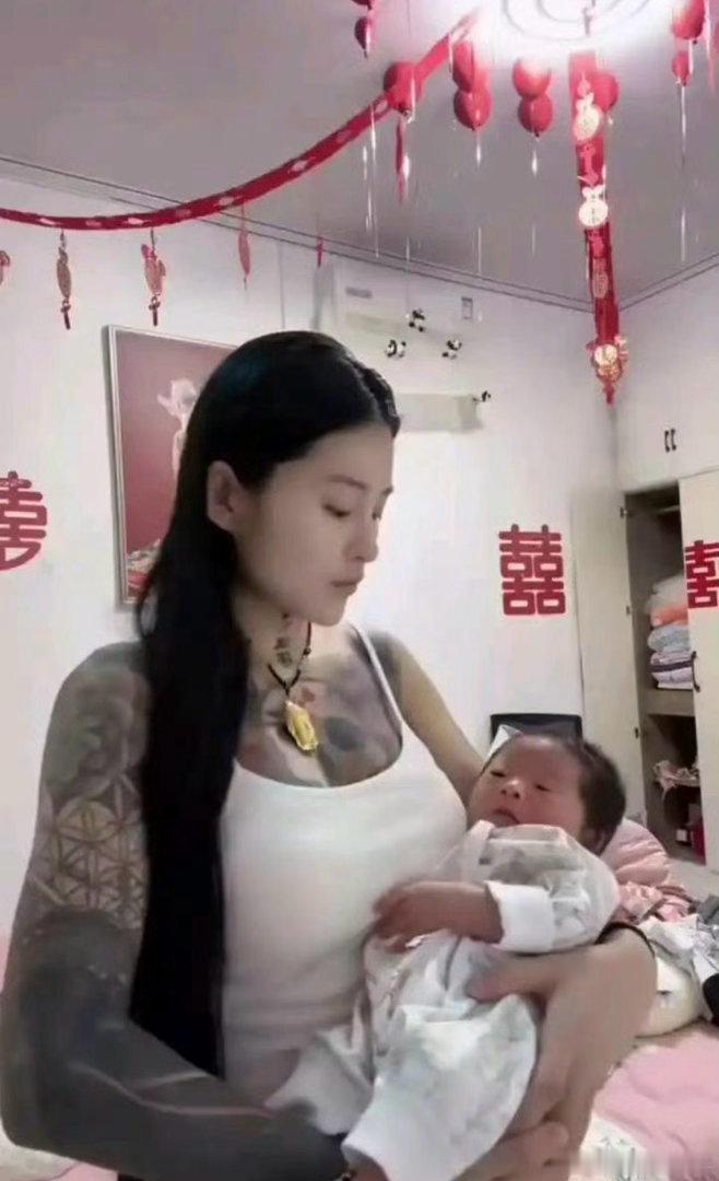 这个小孩遇上天崩开局了吧！