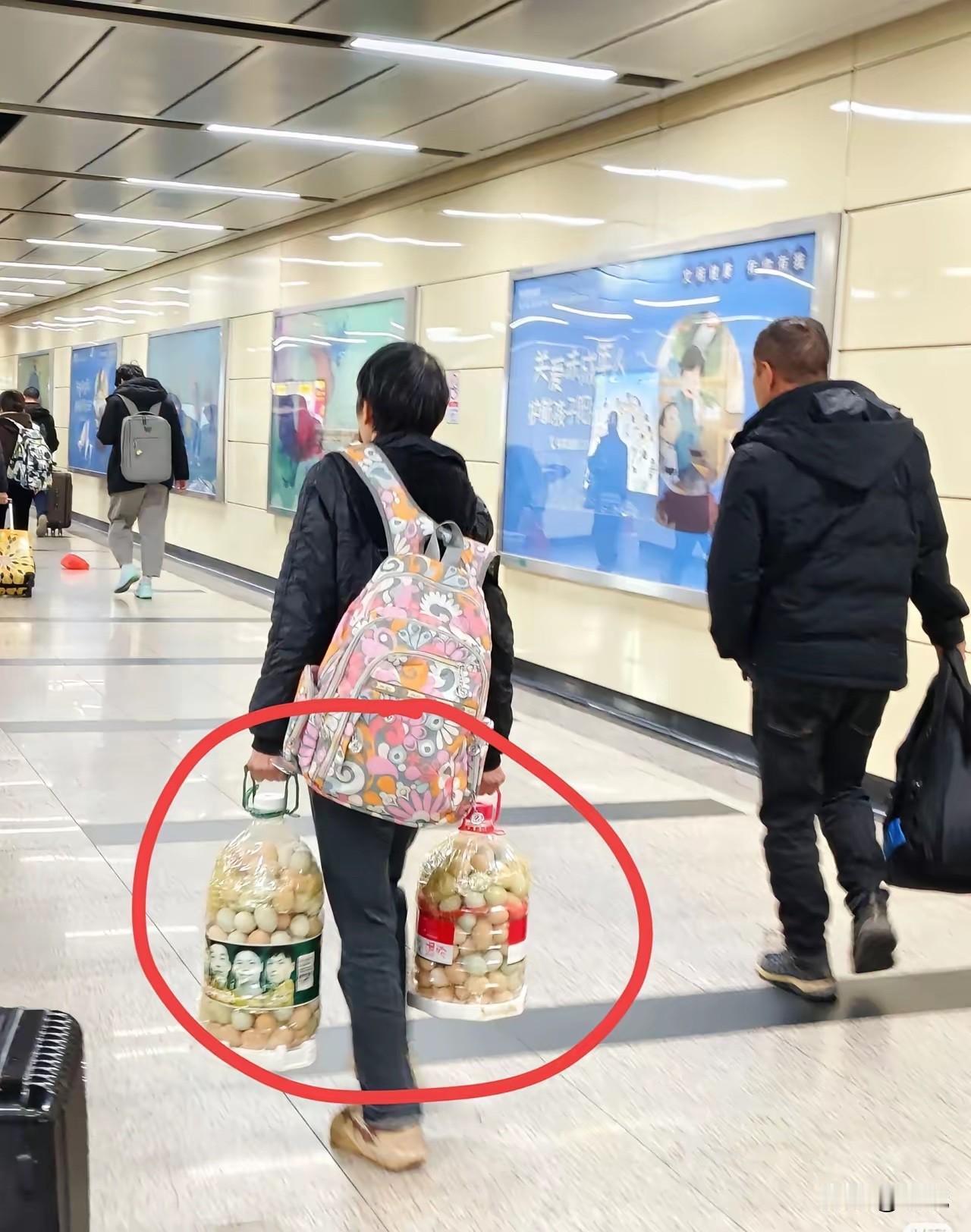 至今不明白怎么把鸡蛋放进去，也不明白为什么要这样装？？