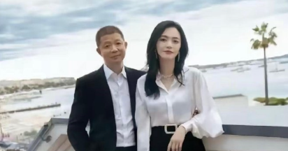 姚晨都要傻眼了，发了自己和老公的合影，没人看她，都在看她老公！​​​