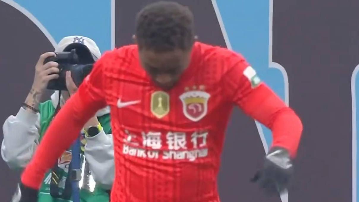 中超爆大冷！卫冕冠军轰然倒下，海港0-1告负，前三轮两败！大连英博1-0拼下