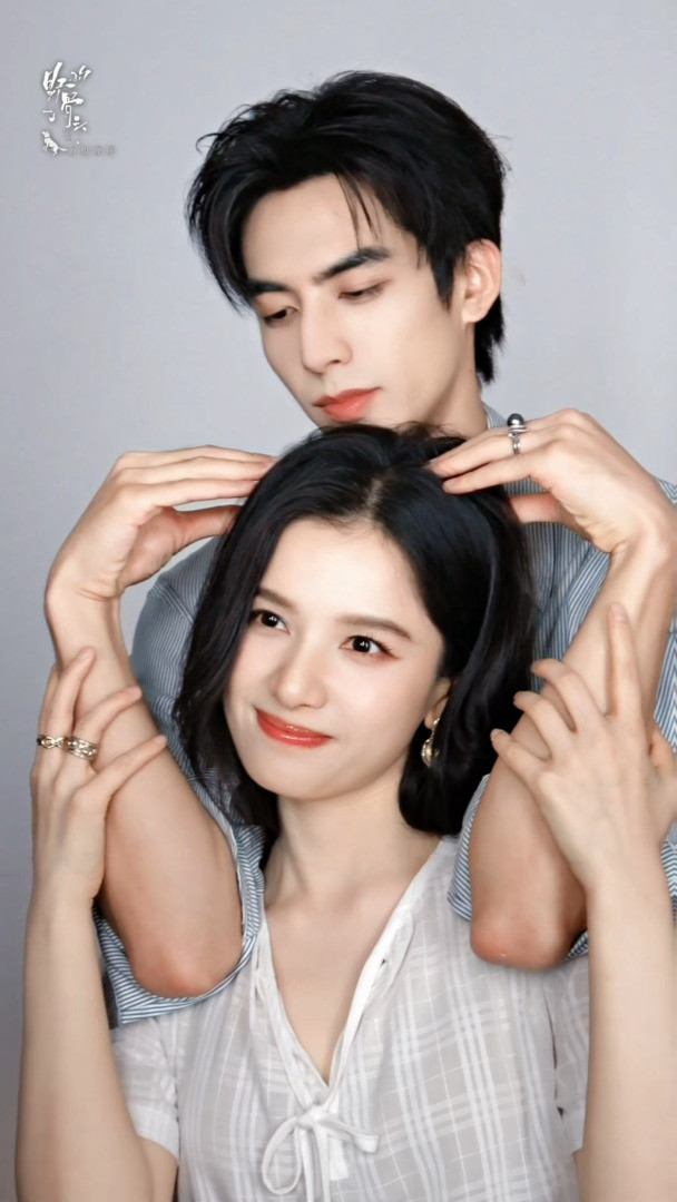 你好这集是我点播的狗狗哥妹🐕可爱晕了。。。宋威龙给张婧仪比小狗耳朵宋威龙张婧仪