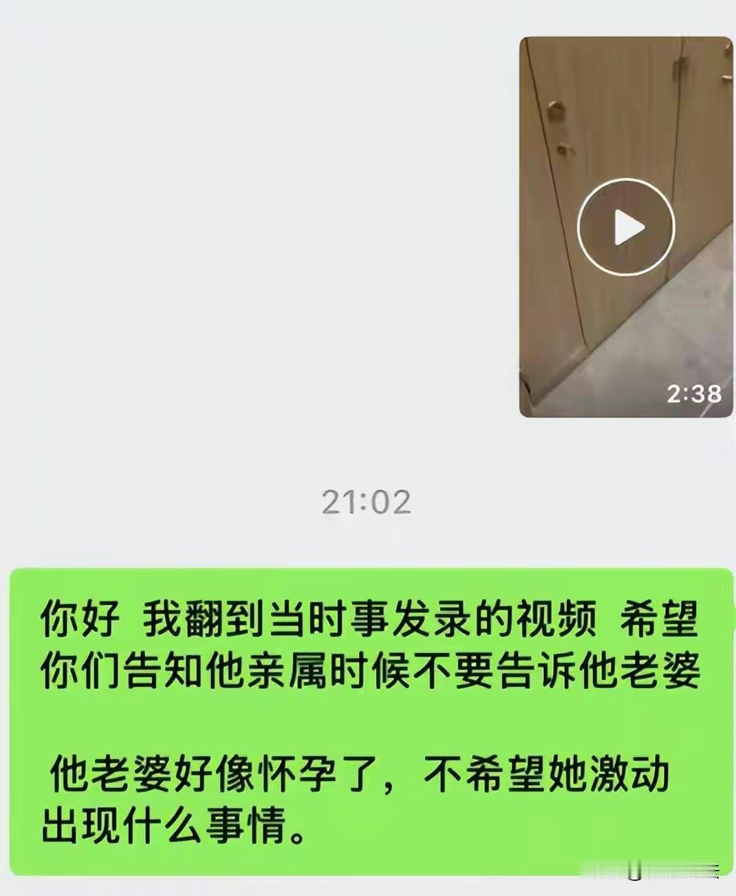 脸都丢尽了！上海，女子在公共厕所刚坐马桶上，突然听到“噗通”一声，她抬头一看，一