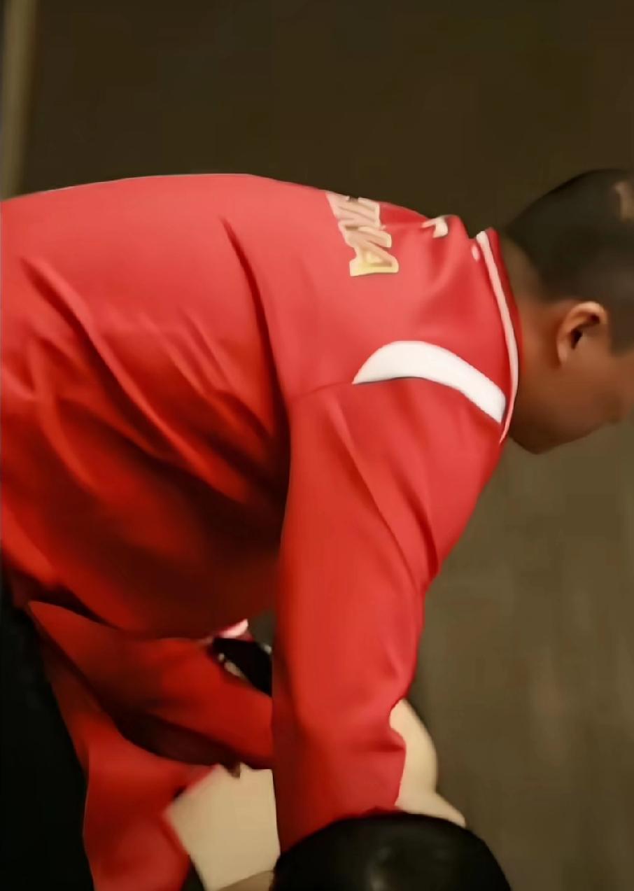 看马琳这一手拉一个，乐开花了。马琳作为女队主教练，责任心强，任务重。国乒女队也