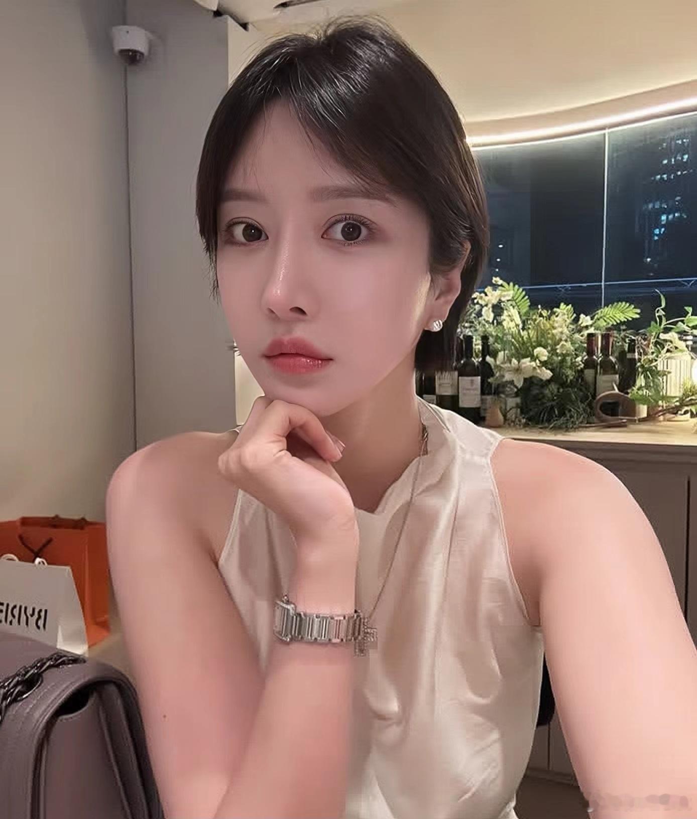 气质迷人小姐姐​​​
