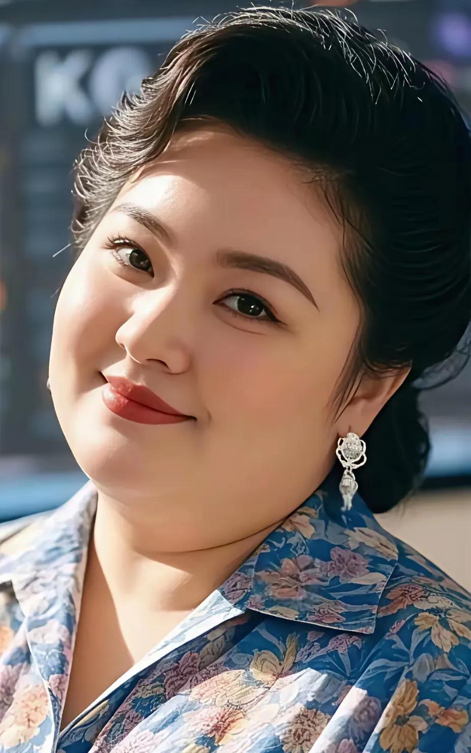 身姿丰腴旺夫相，持家理财泽吉祥。贤妻质朴福后代，……请友续句【珠圆玉润金