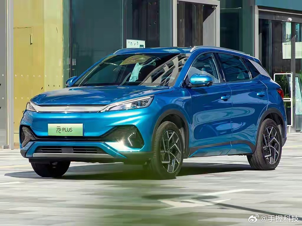全新比亚迪元PLUS改款升级幅度超大，不少现款车主都直呼买早了。新车设计迎来换代