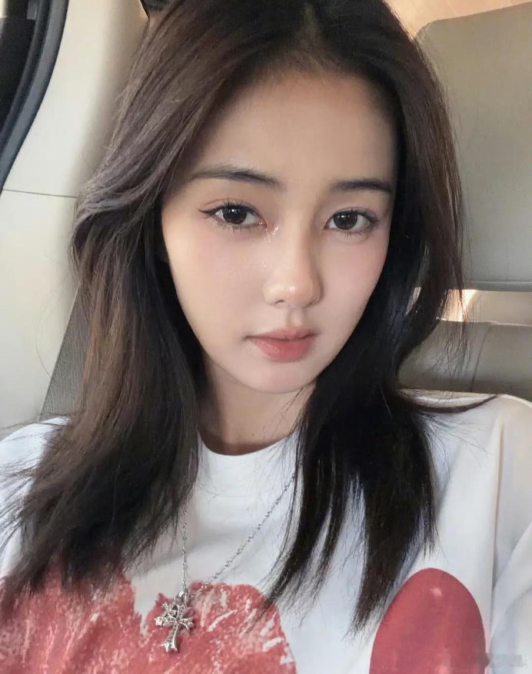 白鹿这医美过度了吧
