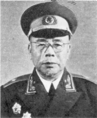 1950年，东北财经委秘书长进京当文官，路上遇到公安部长罗瑞卿，对他说：“老罗，