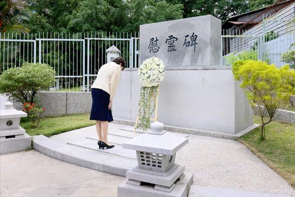 第一次外访就不老实高市早苗的