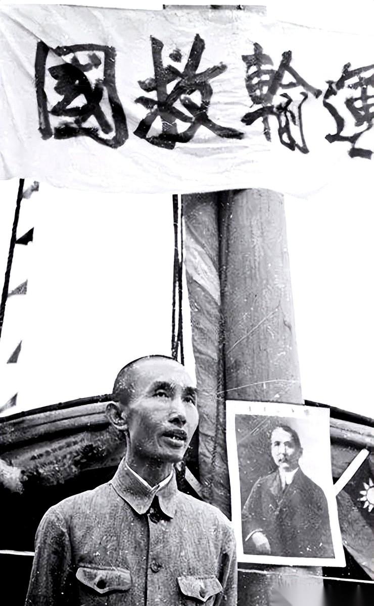 1925年的重庆码头，卢作孚眼睁睁看着自家的轮船空荡荡地划过江面，却一个客都不招