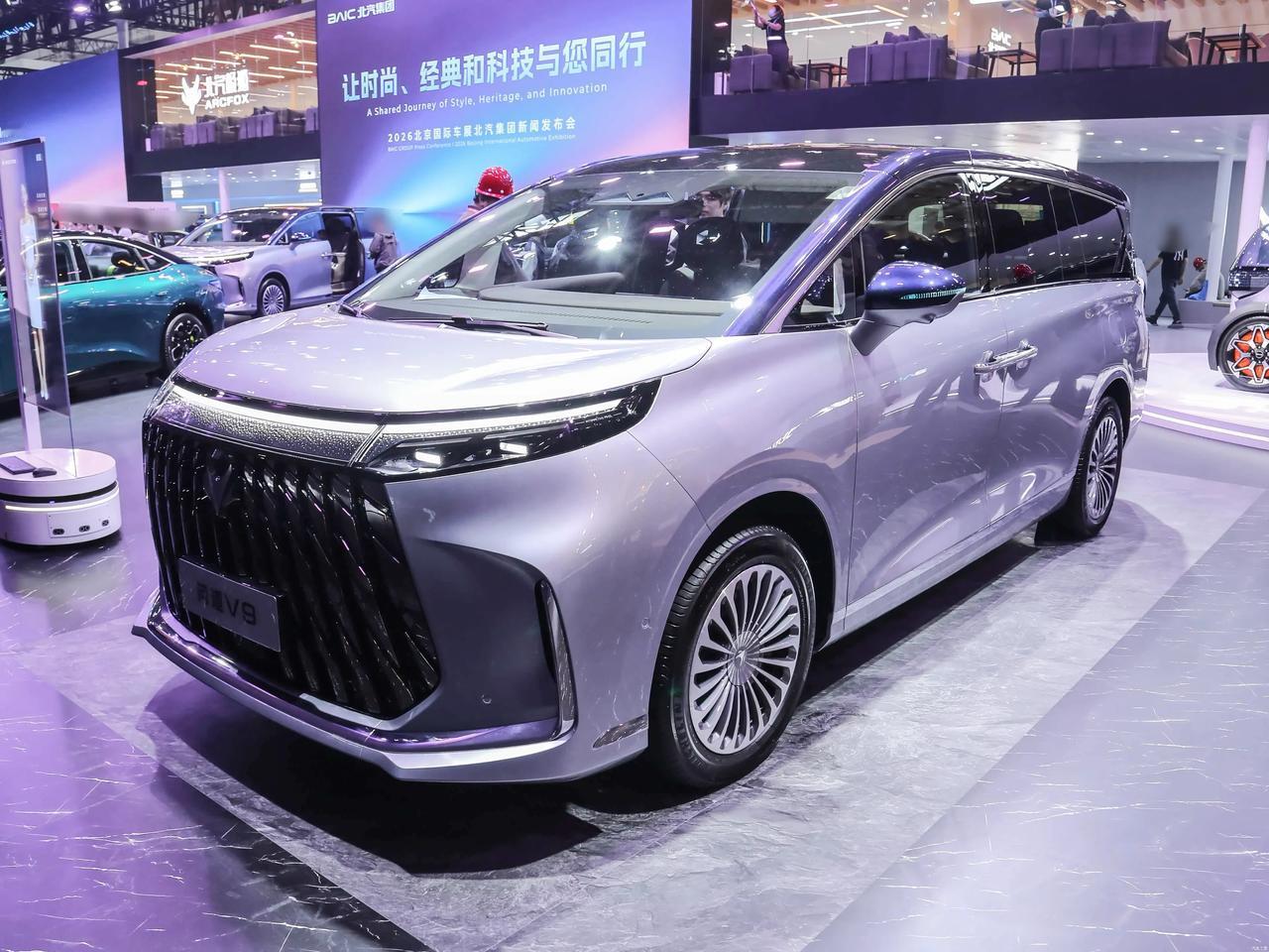 二胎家庭，一直想添一台MPV。之前看过腾势D9和别克GL8，但预算在25万左右有