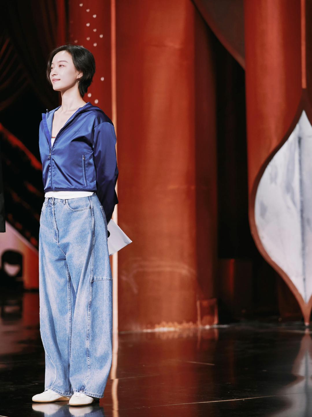 果然美人无惧发型挑战！倪妮新短发新鲜出炉，又美又飒还接地气，好感度直接拉满～