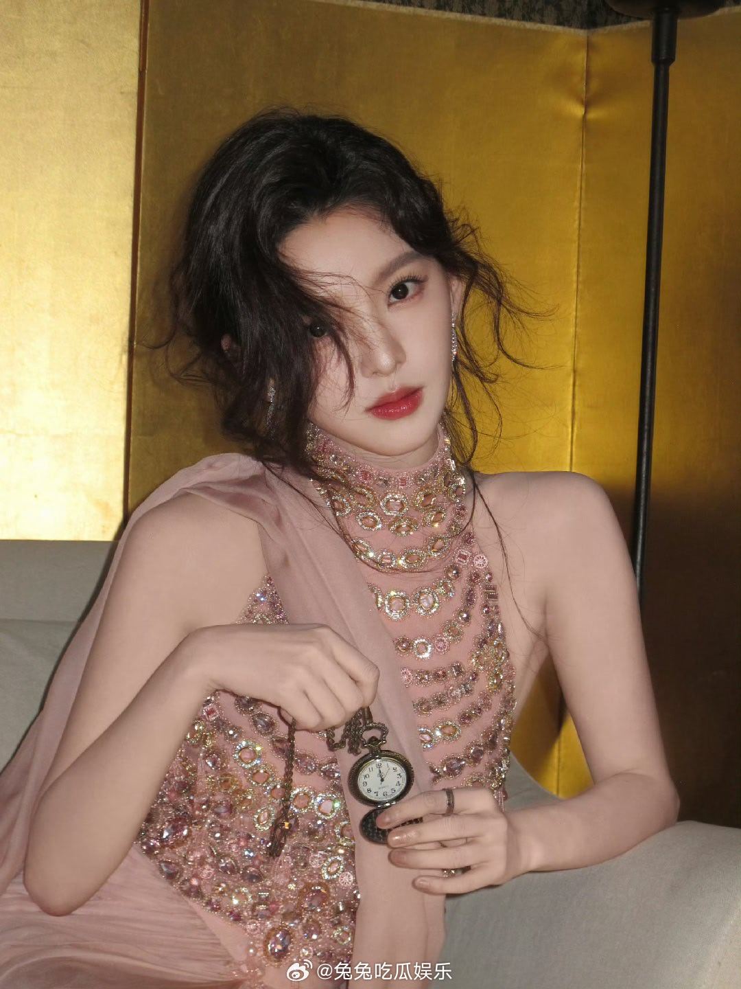 章若楠粉色纱裙章若楠穿着粉色纱裙，真的太美了