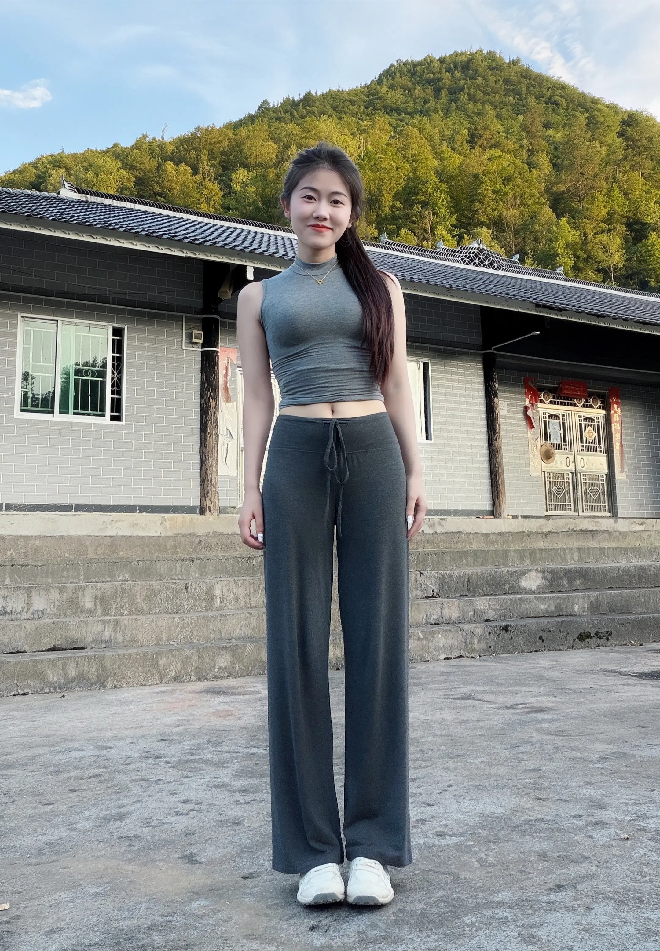 无效社交不如独处，讨好别人不如富养自己，一群人的寂寞不如一个人自在。独...