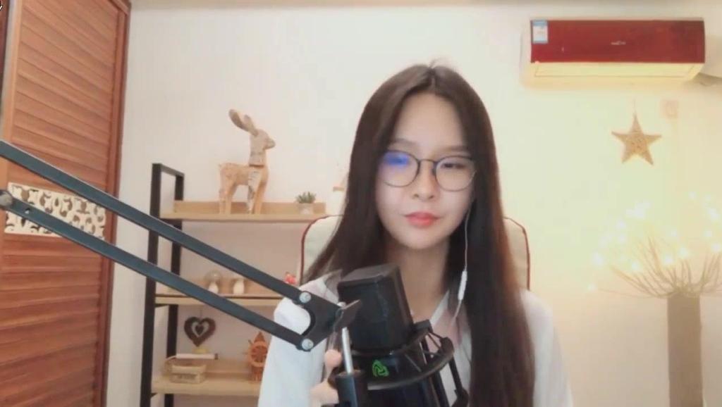 女生唱歌视频 17386050793684699793.jpg?id=0