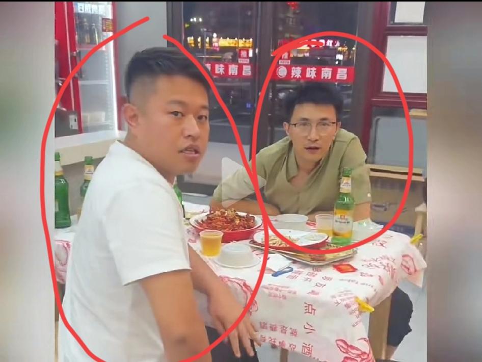 记住画圈的这两个人，他们马上就要火了。网上最近传段视频，看着挺让人不痛快的：有