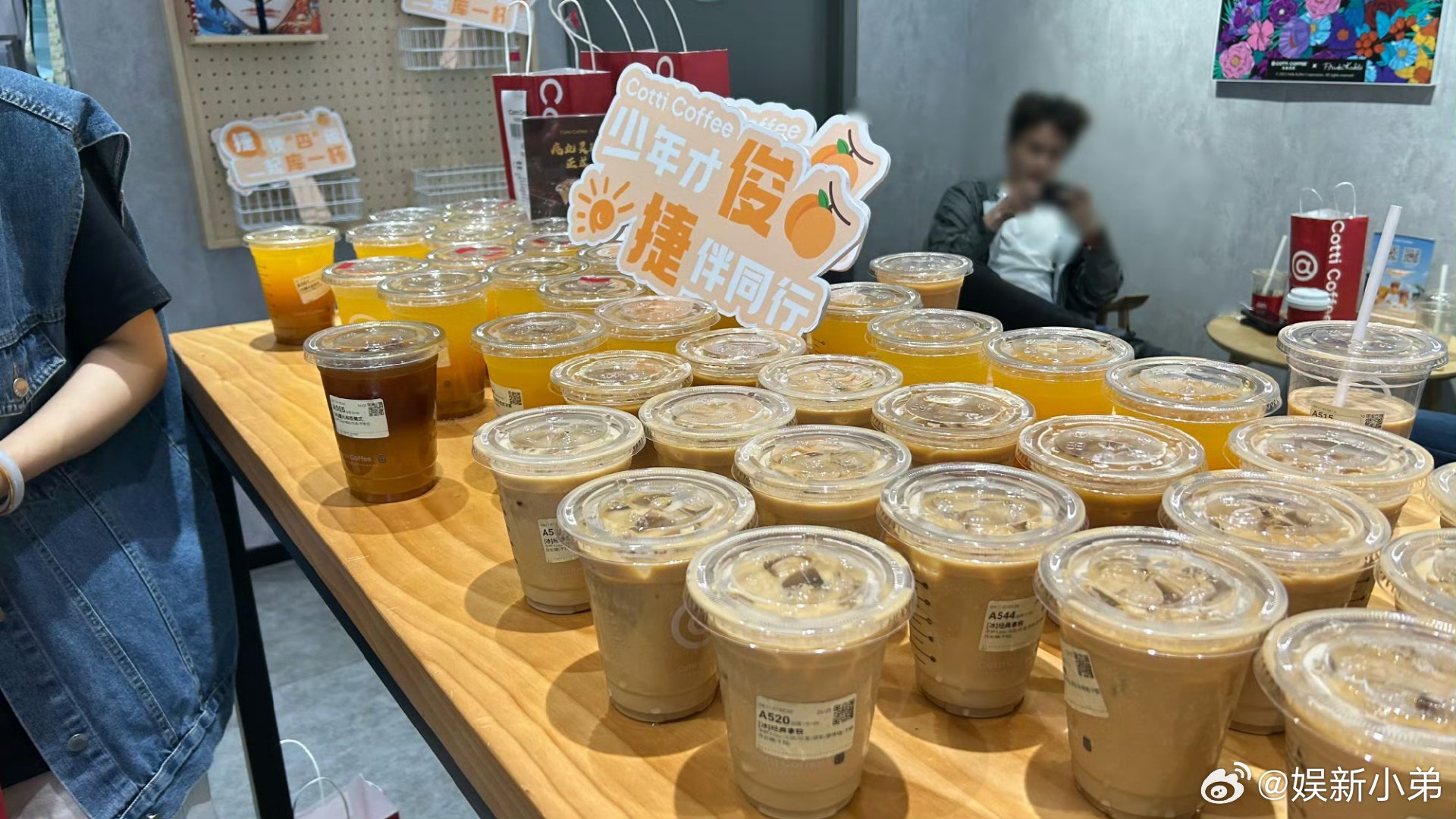 蛋黄果就是豪横，有好多人免费领到了[加油][加油][加油]黄俊捷​​​