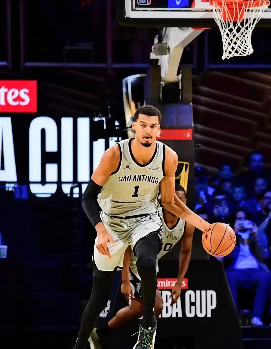 马刺淘汰雷霆，最大的输家不是雷霆，而是整个西部。文班亚马撕开联盟第一的防守，