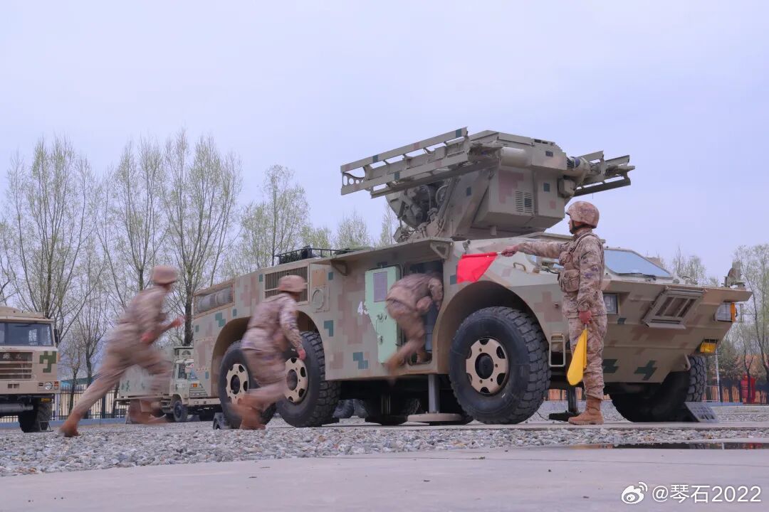 HQ7A不多见了吧陆军野战防空兵协同编组、精准打击、快打快撤，连续6个小时，官兵
